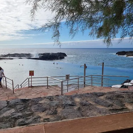 Tide's Embrace & Natural Pool Apartment